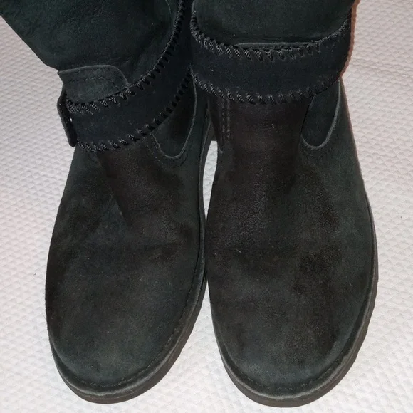 UGG Women's Black Shearling Boots 8 - Picture 2 of 8